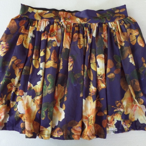 Floral Print Pleated Mini Skirt SZ Medium Vintage 90s PreLoved - Picture 4 of 7